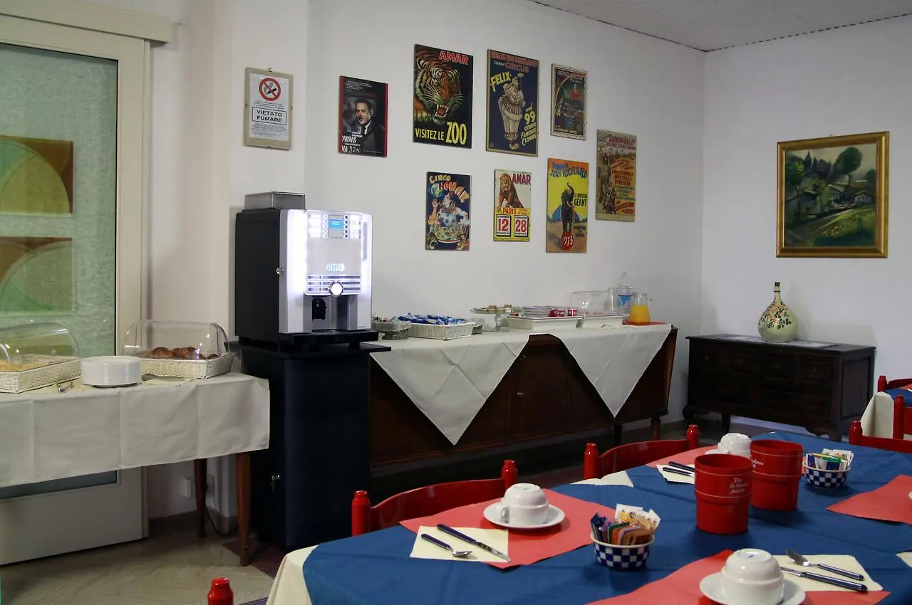 Hotel Garni Picnic Riccione 0*,