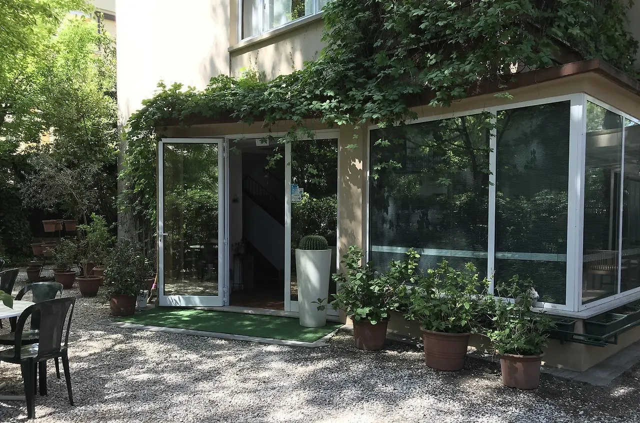 加尔尼野餐酒店 里乔内