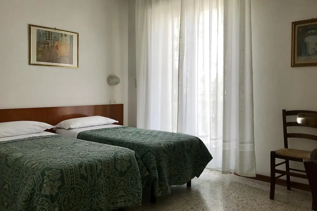 Hotel Garni Picnic Riccione 0*,